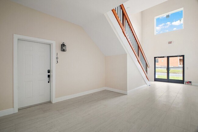 Building Photo - Luxury 2 Bed 2 Bath, Downtown Eustis Full ...