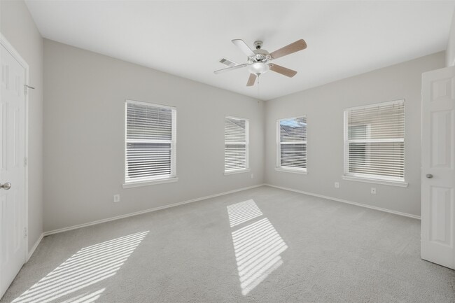 Building Photo - 1929 Kemah Village Dr