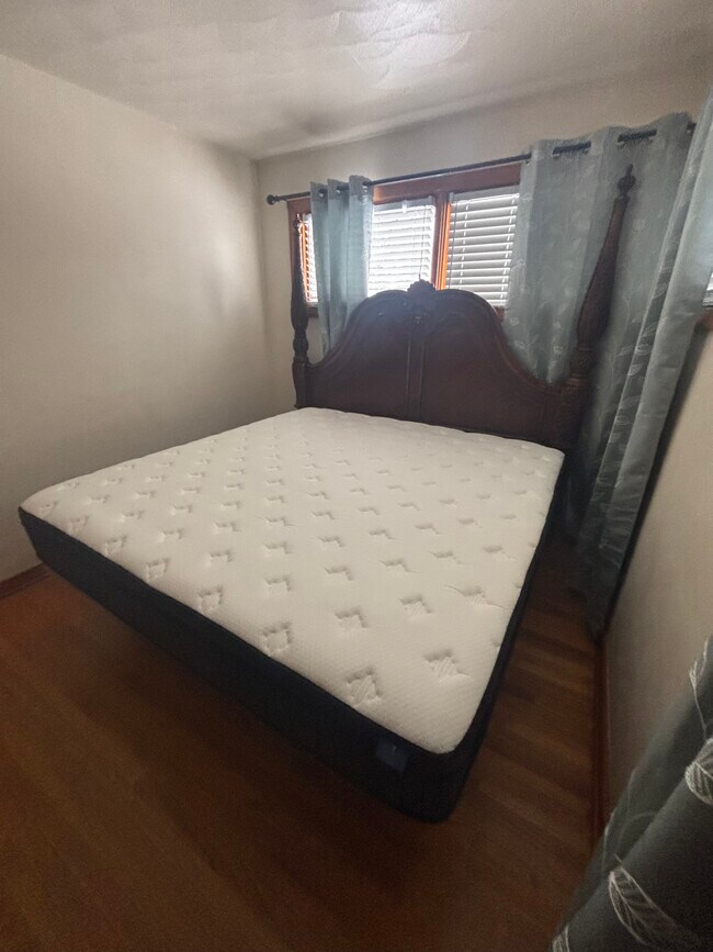 Building Photo - 1473 Linn St