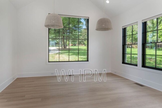 Building Photo - 541 Skyview Dr