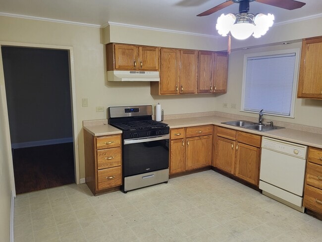 Building Photo - 517 Lakewood Blvd