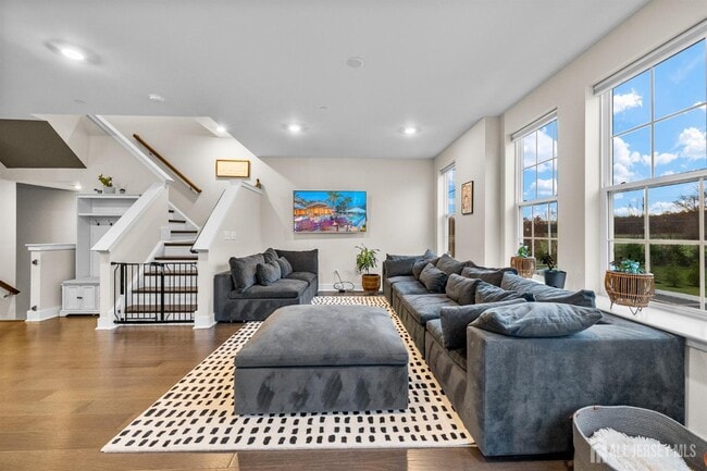 Building Photo - 1901 Swales Ct