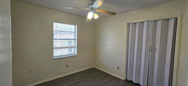 Building Photo - Available Now! 3/2 in Longview