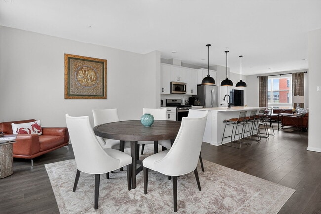 Building Photo - 2213 Venture Dr