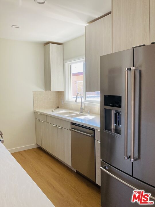 Building Photo - 348 Rexford Dr