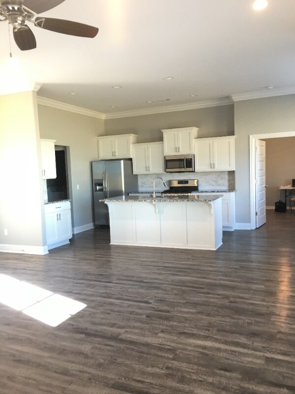 Building Photo - 550 N Greylag Way