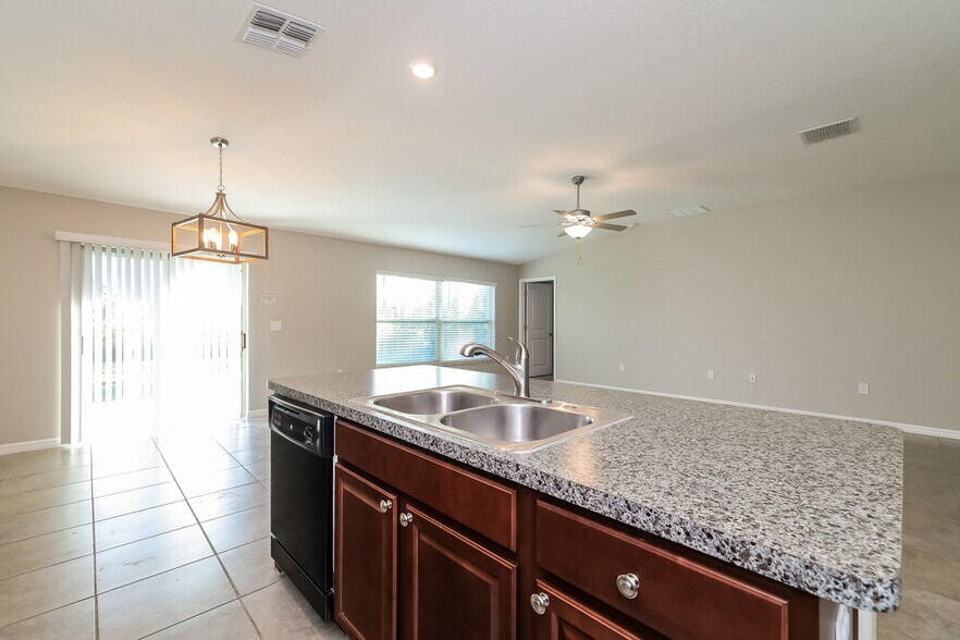 Building Photo - 39886 Dawson Chase Dr