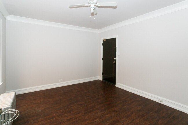 Building Photo - 6748 N Ashland Ave