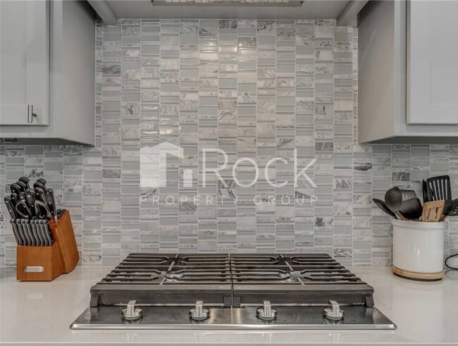 Building Photo - Gorgeous 4 Bedroom Home with Storm Shelter