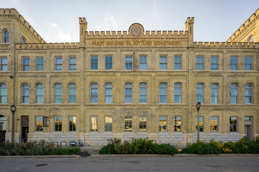 Building Photo - 1125 N 9th St