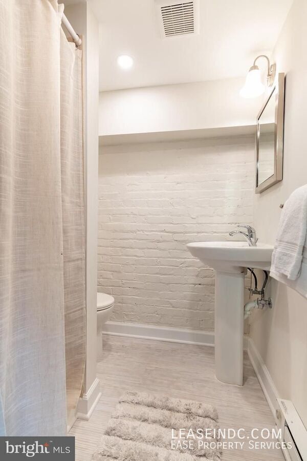 Building Photo - 4434 Reservoir Rd NW