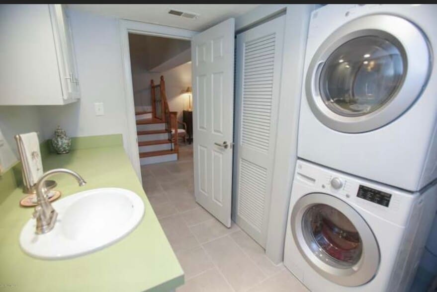 Building Photo - 10443 Ghentwood Row