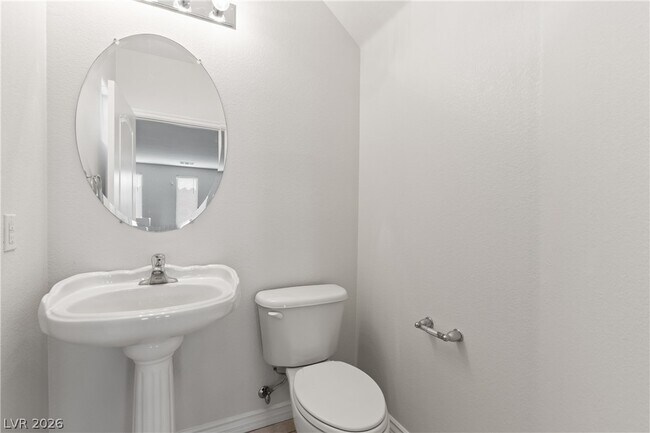 Building Photo - 2831 Dunnottar Ave