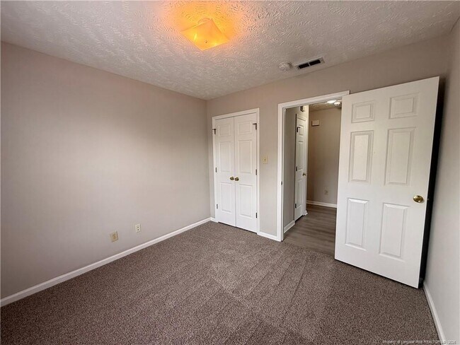 Building Photo - 105 Yasmine Dr