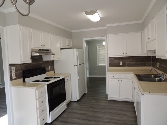 Building Photo - 5823 Rivercroft Rd