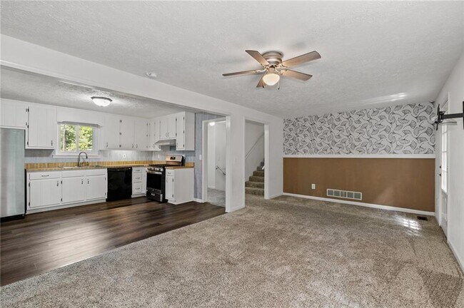 Building Photo - 880 Winfield Ct