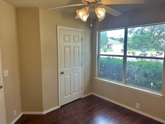 Building Photo - 124 Spruce Dr
