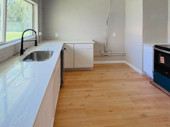 Building Photo - 427 Wood St