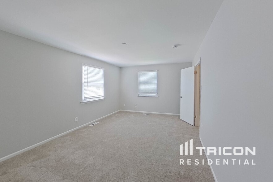 Building Photo - 381 Fieldstone Ct