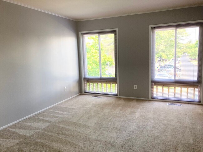 Building Photo - 10260 Ridgeline Dr
