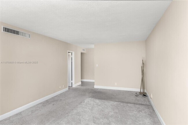 Building Photo - 9225 Collins Ave
