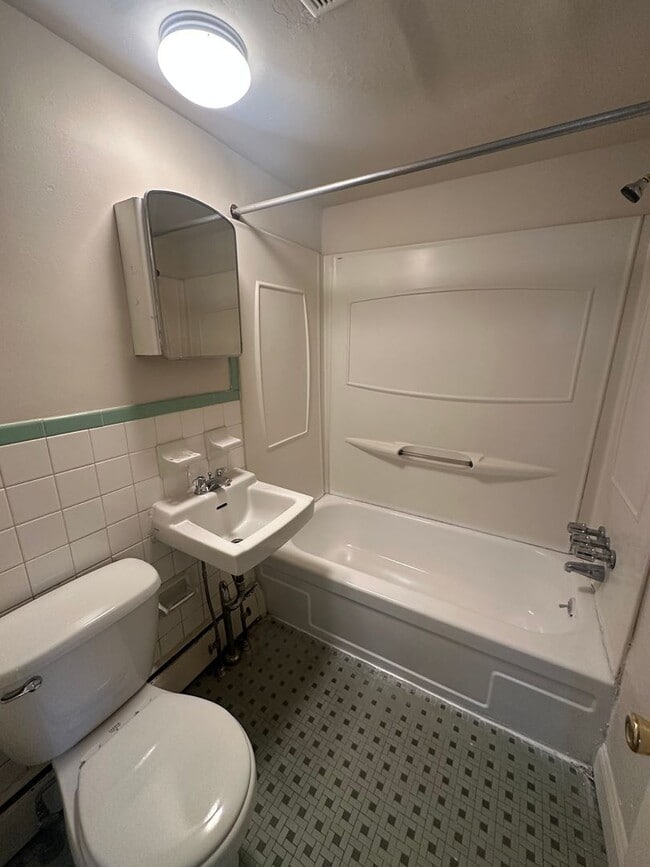 Building Photo - 215 Felton Ave