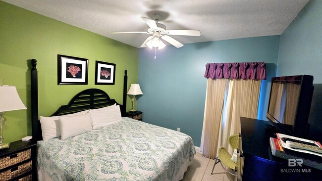 Building Photo - 455 E Beach Blvd