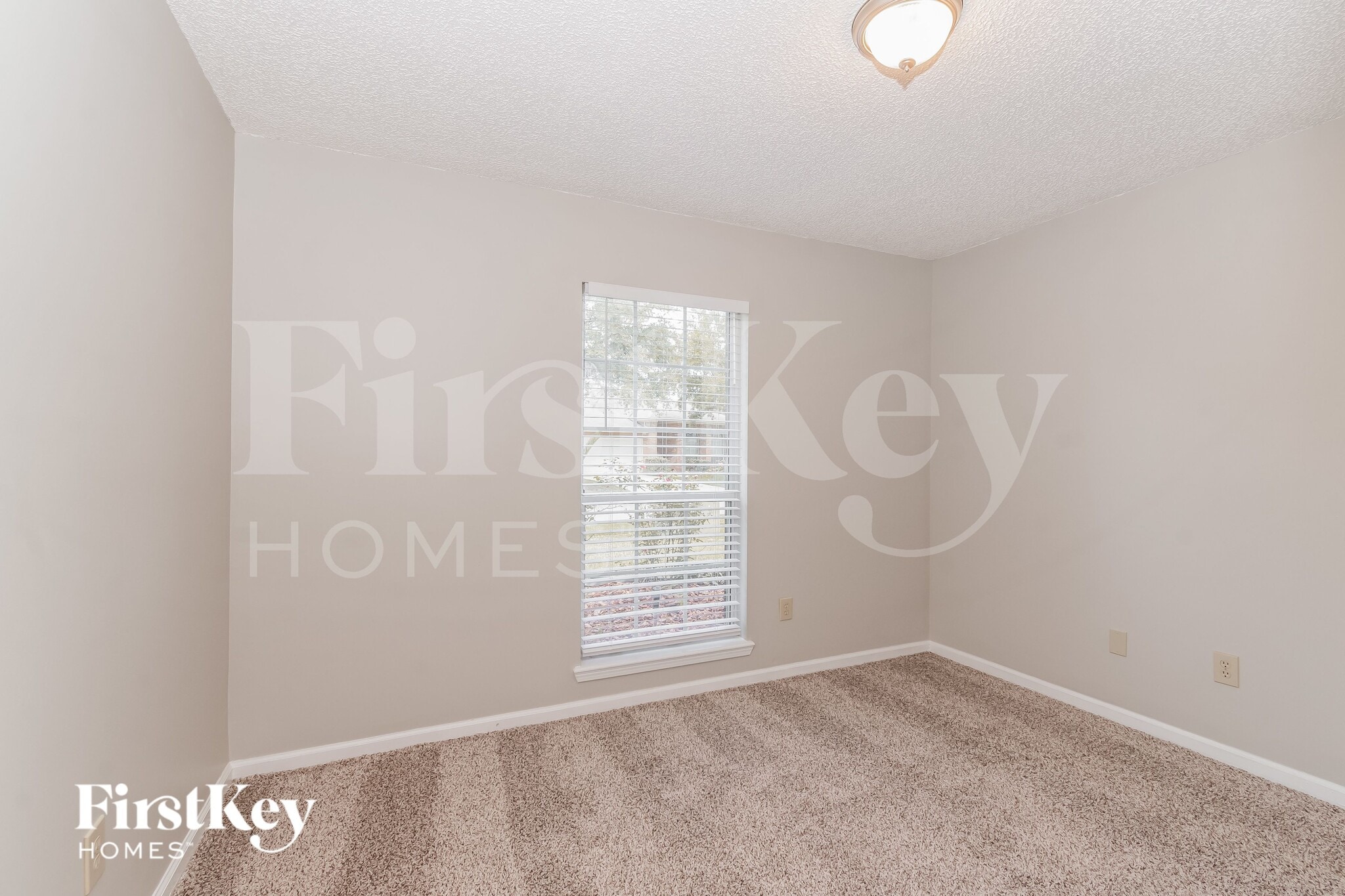 Building Photo - 12187 Silver Saddle Dr