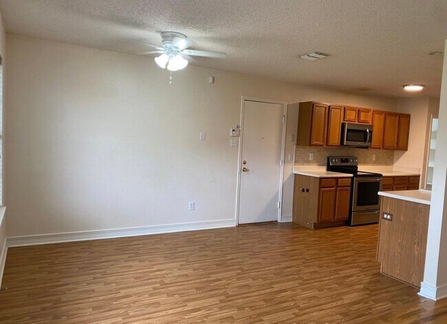 Building Photo - 1414 Lochspring Dr