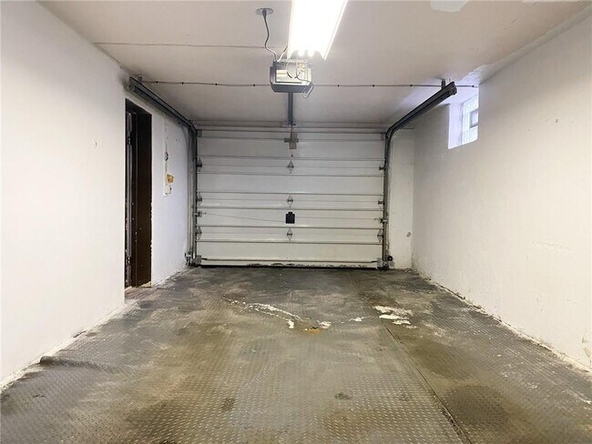 Building Photo - 151 Thorne Rd