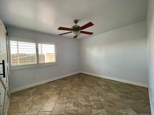 Building Photo - Beautifully Updated 3 Bedroom 2 Bathroom H...