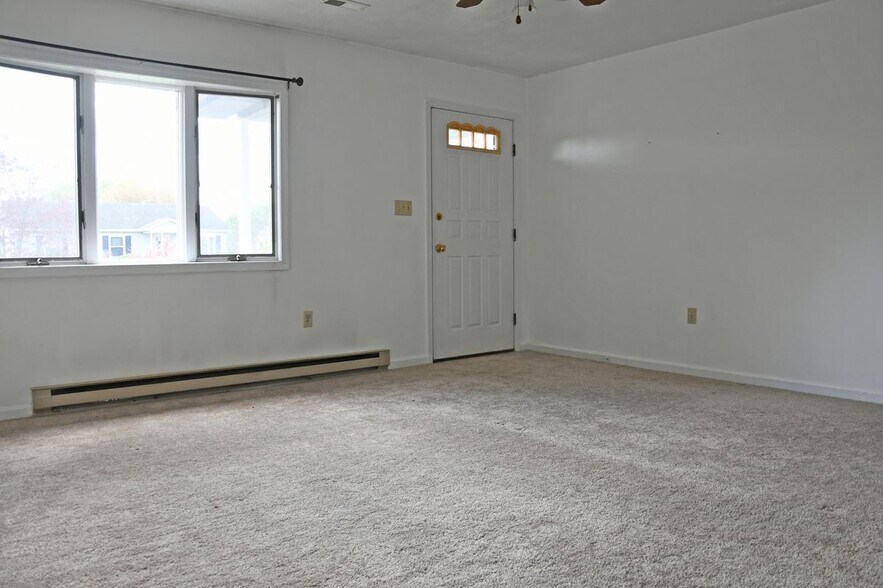 Building Photo - 218 Bluebird Dr