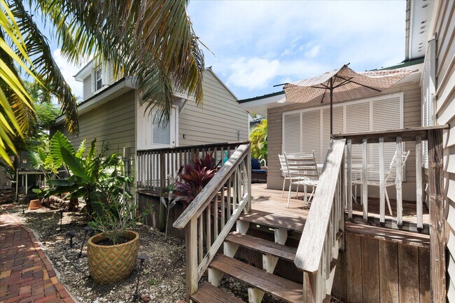 Building Photo - Charming 1BR/1BA with Loft & Pool Access – Fully Furnished!