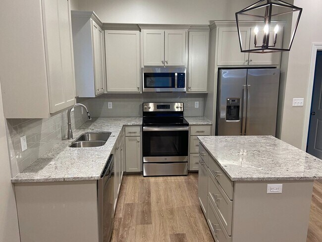 Building Photo - 3BR/3BA For Rent