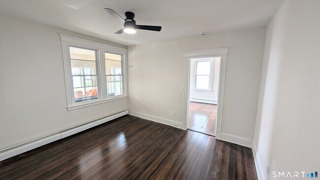 Building Photo - 15 June St