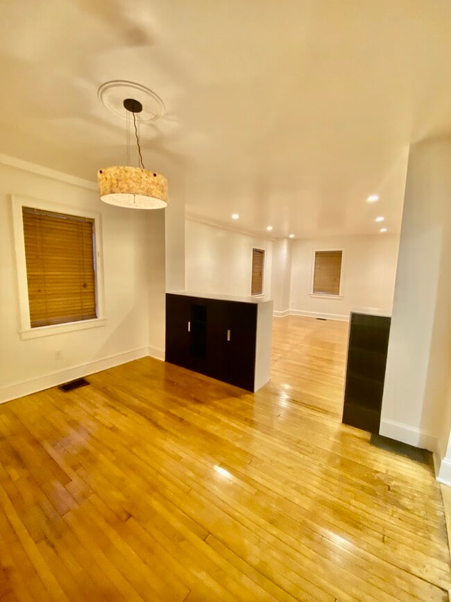 Building Photo - 4002 Chatham St