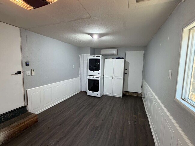 Building Photo - Charming 3-Bedroom Martinez Home with Cozy Fireplace & Spacious Living!
