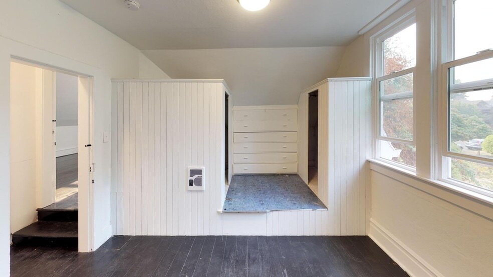 Building Photo - 1730 SE 35th Pl