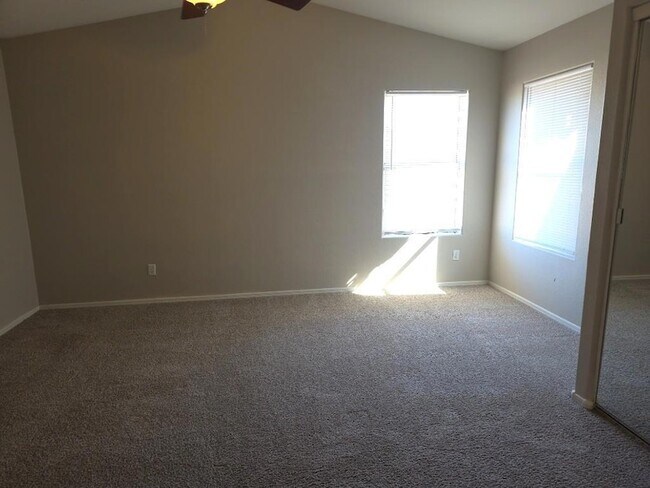 Building Photo - 3920 E Morrow Dr