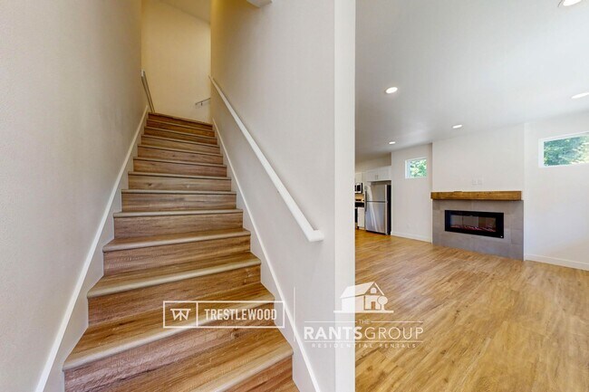 Building Photo - Brand New! Modern Home in Trestlewood – Wh...