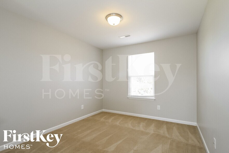 Building Photo - 4295 Kendall Farms Way