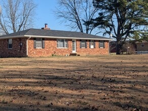 Building Photo - Available Now!!! Charming 3-Bedroom Brick Ranch Close to Nashville!