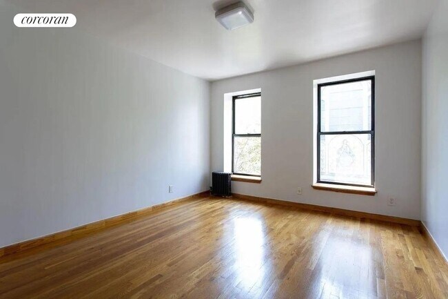 Building Photo - 2000 Bergen St
