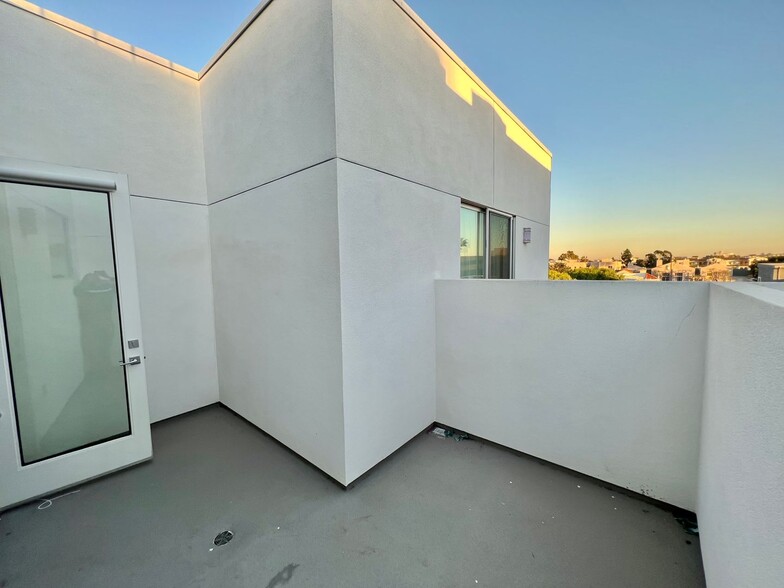 Building Photo - 11929 Courtleigh Dr