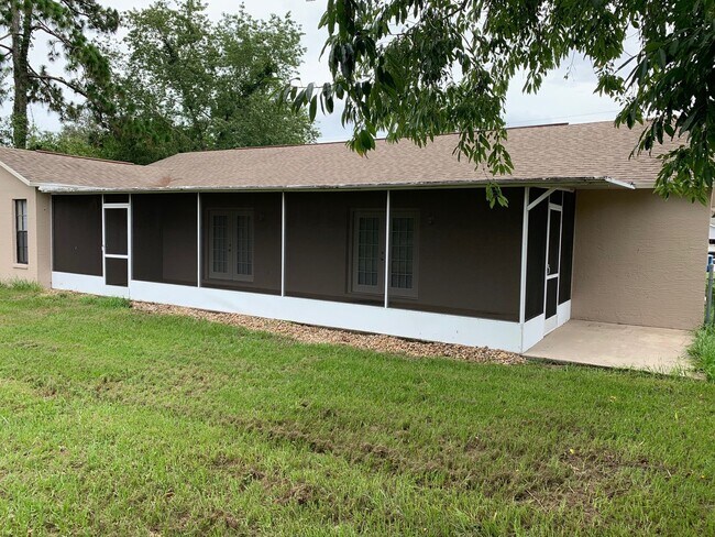 Building Photo - SHARP 4/2/2 SPRING HILL