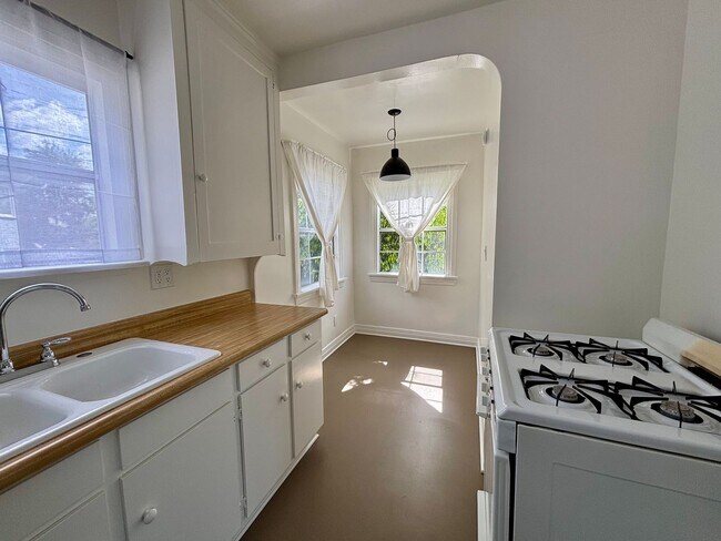 Building Photo - Rowena Avenue, 2809-2821.5