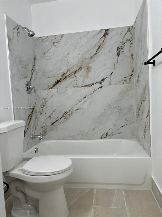 Building Photo - 2554 NW 52nd Ave