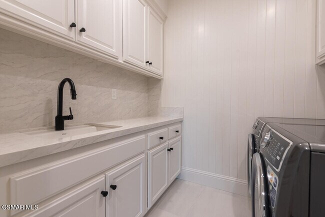 Building Photo - 2390 Crombie Ct