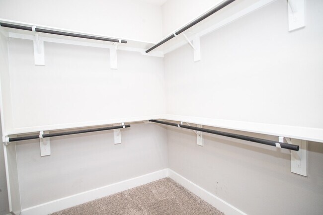 Building Photo - 1915 Kolfahl St