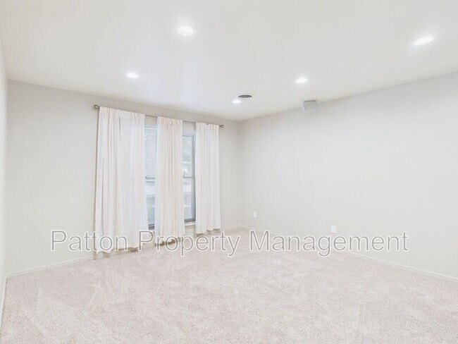 Building Photo - 6810 Montague Dr